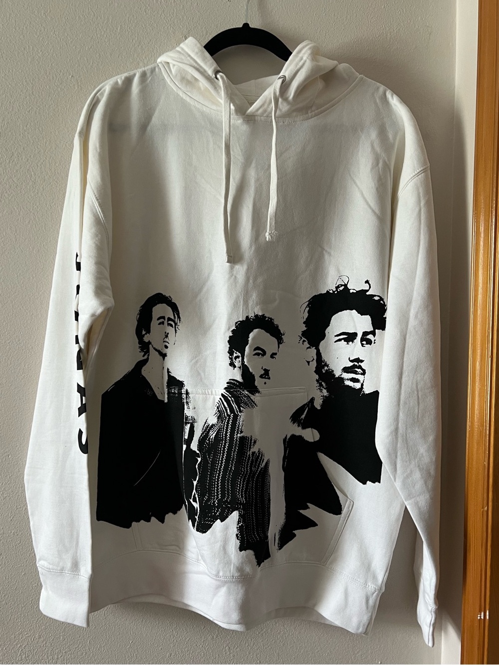 Jonas Brothers Silhouette Tour
Merch Hoodie in White - Size
Large